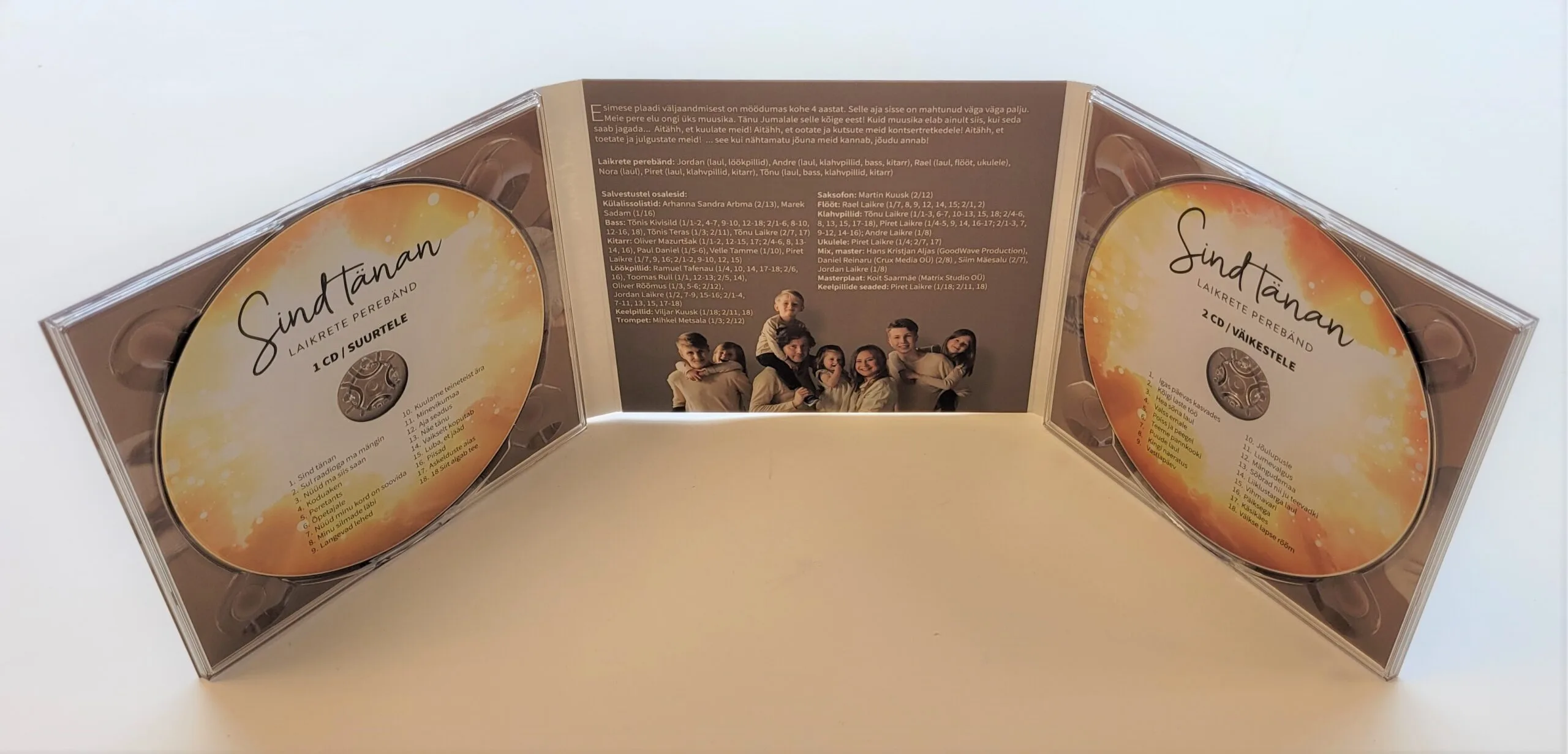 3-poolne CD digipakend 2 trayga (kahele CD-le)